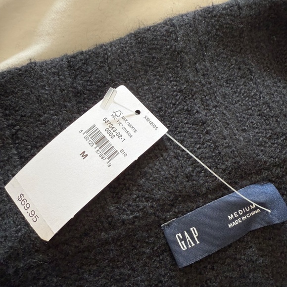 Gap CashSoft black boat neck sweater - Picture 2 of 2